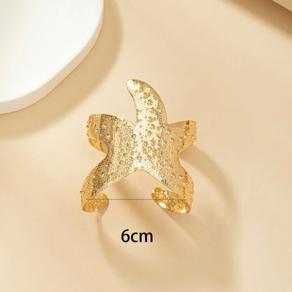 - Starfish cuff bracelet ⭐️ - Picture 4 of 4